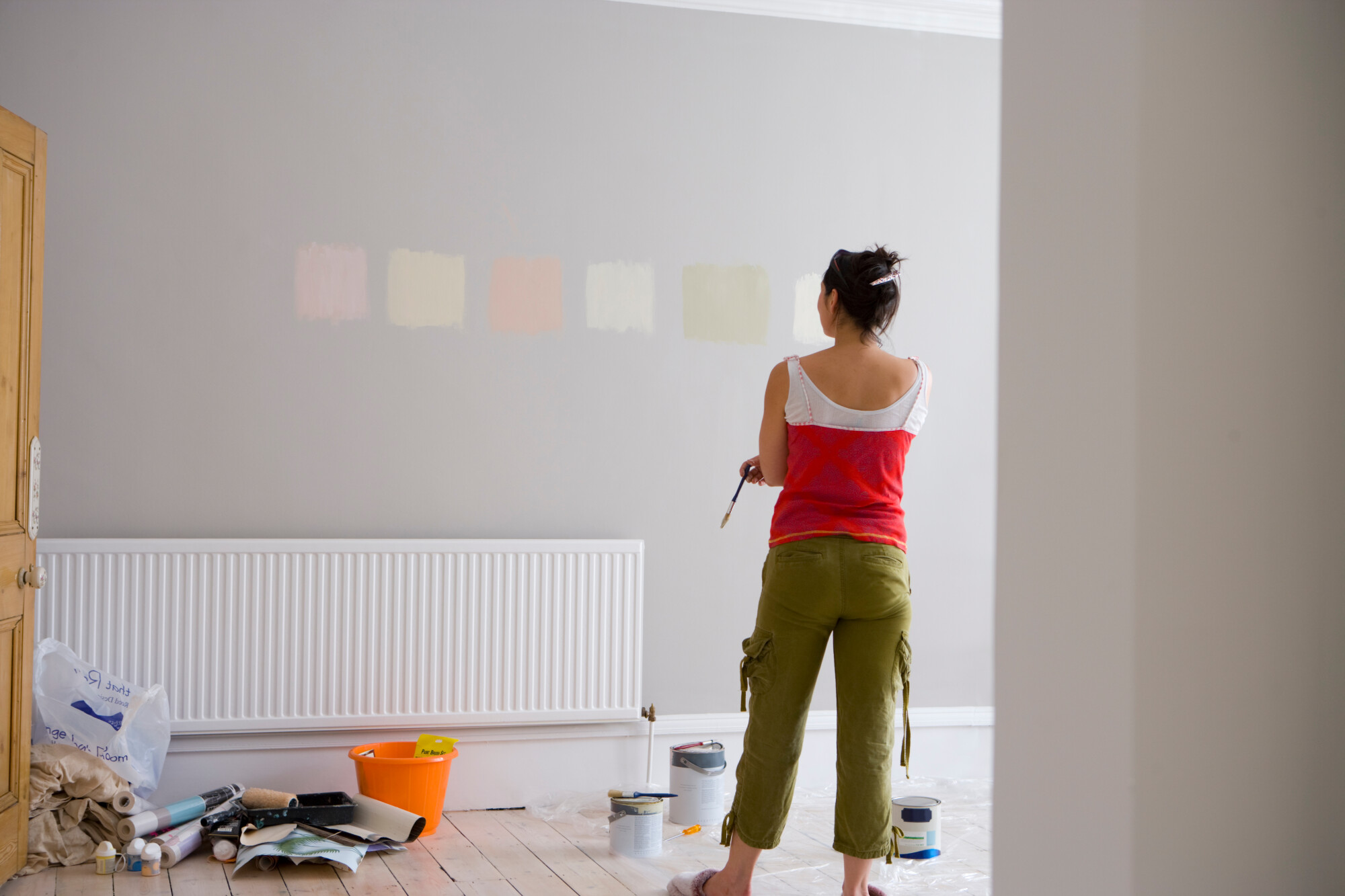 Give your home a fresh new look and feel in 2023 with these simple home makeover ideas. See our guide to the top trends and tips to transform your interior.