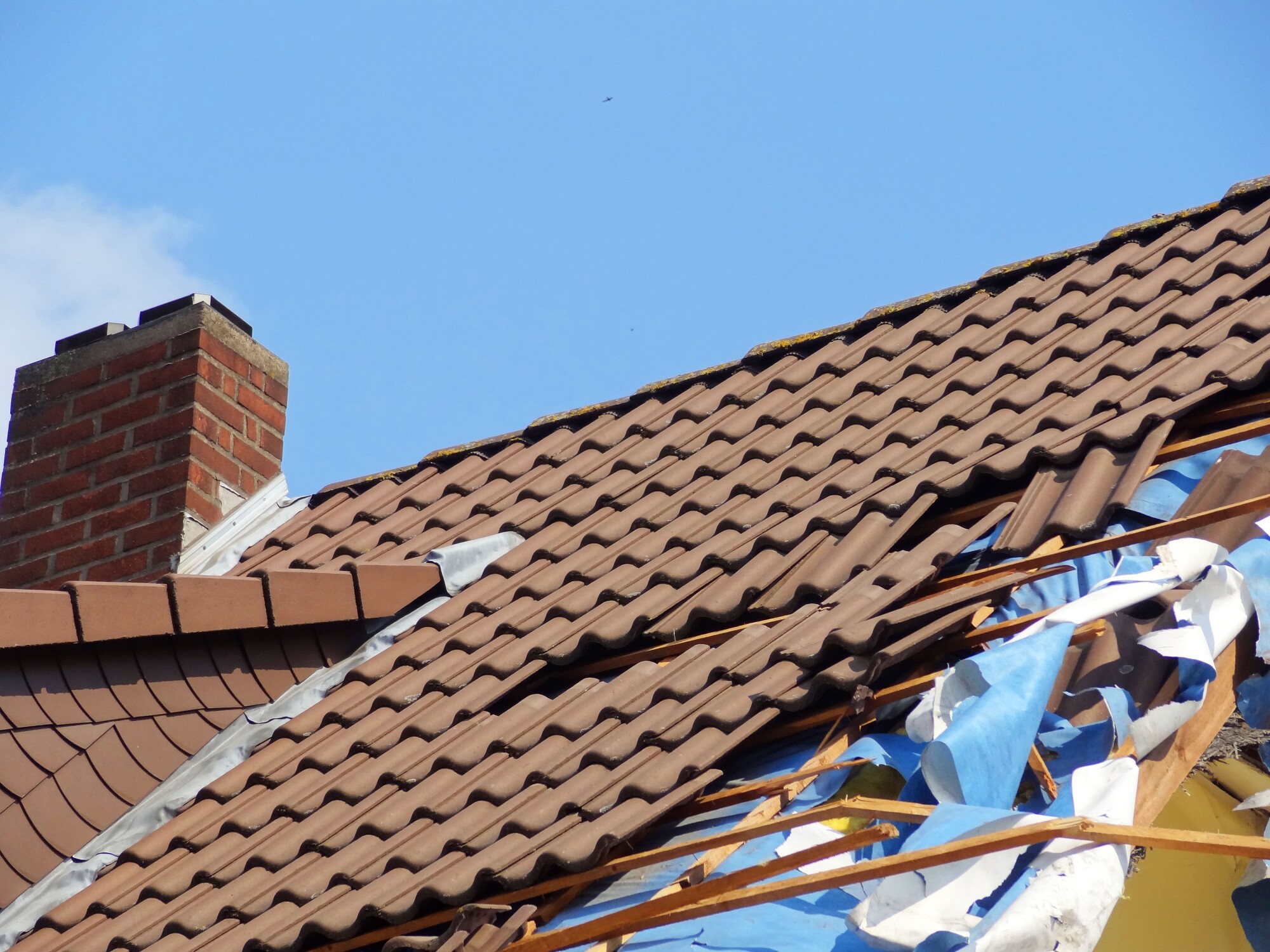 Have strong winds rattled your roof? Need help figuring out what to do next? Read on to learn how to deal with a wind-damaged roof here.