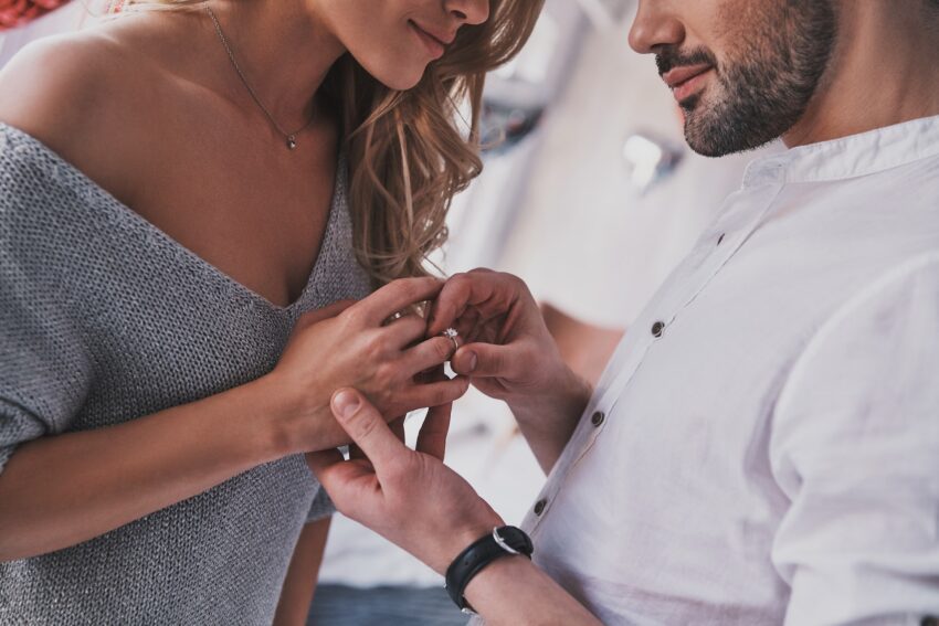 Why is it Important to Buy a Moissanite Engagement Ring?