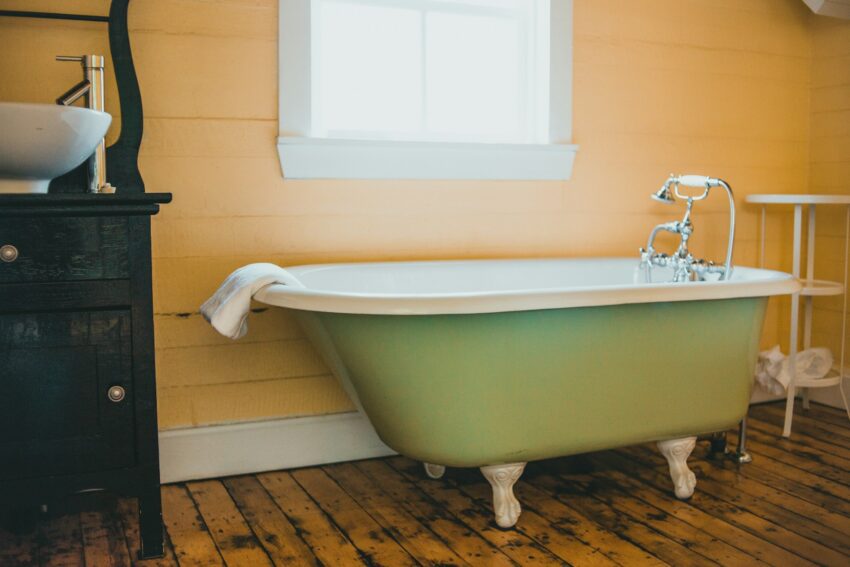 Say Goodbye to Your Old Tub: A Complete Guide to Bathtub Replacement